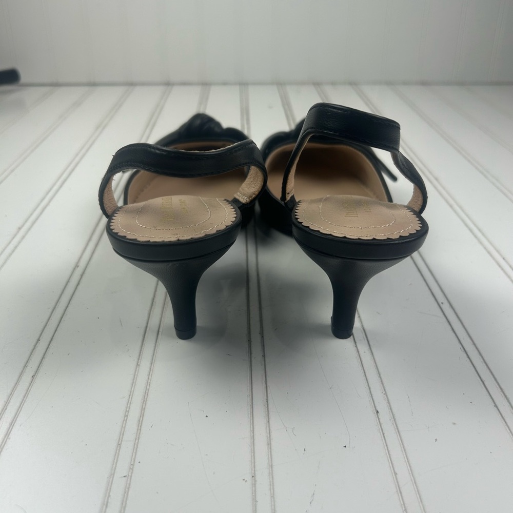 Isaac Mizrahi Black Slingback Bow Kitten Heels Pointed Toe Womenโs Size 9 - Picture 4 of 9
